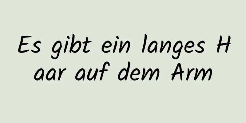 Es gibt ein langes Haar auf dem Arm