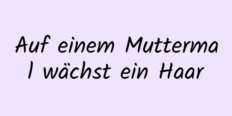 Auf einem Muttermal wächst ein Haar