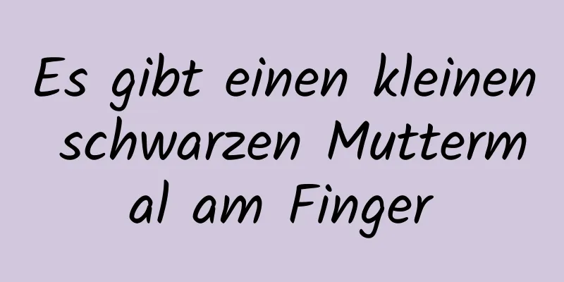 Es gibt einen kleinen schwarzen Muttermal am Finger