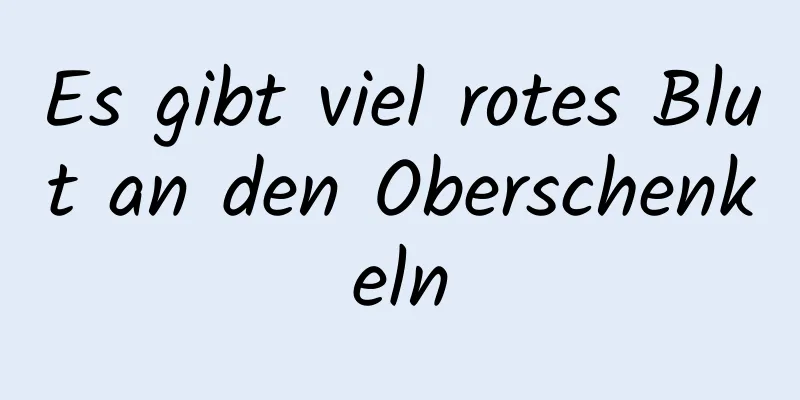 Es gibt viel rotes Blut an den Oberschenkeln
