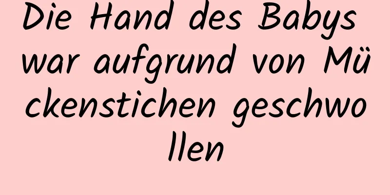 Die Hand des Babys war aufgrund von Mückenstichen geschwollen